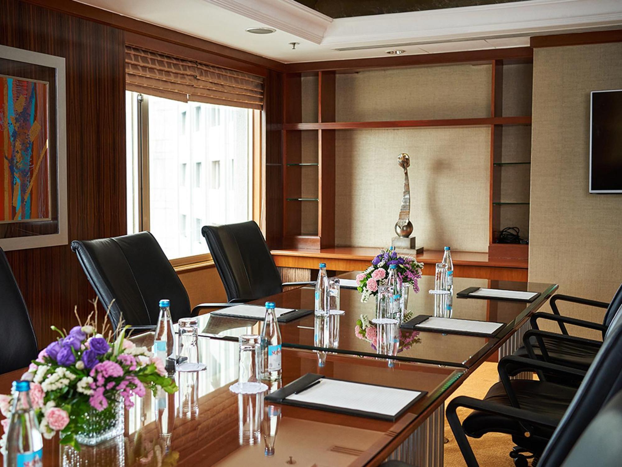 Makati Shangri-la, Manila 5*