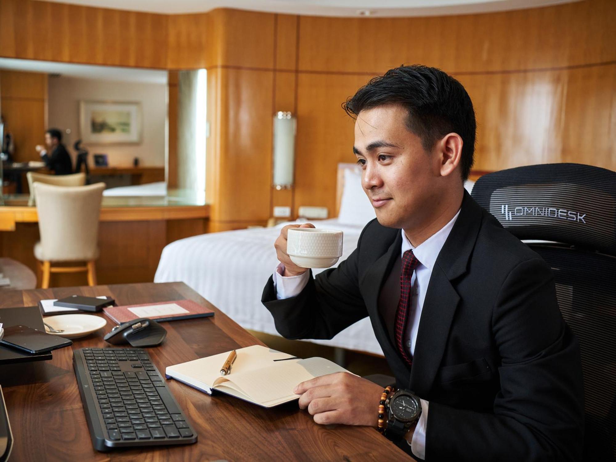 Hotel Makati Shangri-la, Manila
